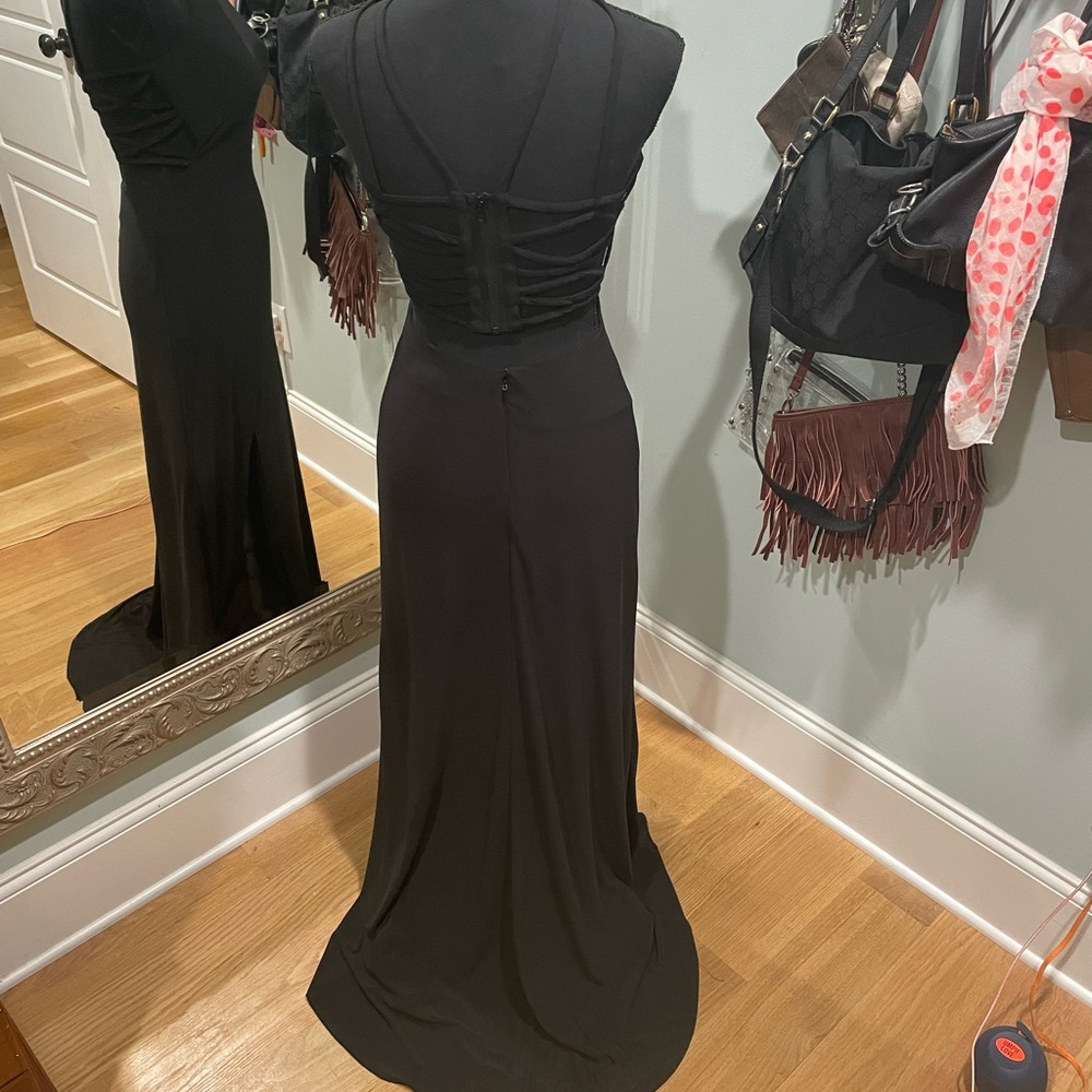 EUC Morgan & Co Floor length Black dress with back detail size 2 👗